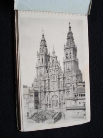 2 álbumes: 24 vistas de Santiago de Compostela. 1ª Serie / 2ª Serie. 24 tarxetas postais 