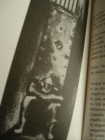 Las soledades del muro (Ilustrado por Agustn Ibarrola)