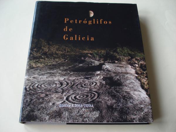 Petróglifos de Galicia (En galego). Fotografías en color de gran formato