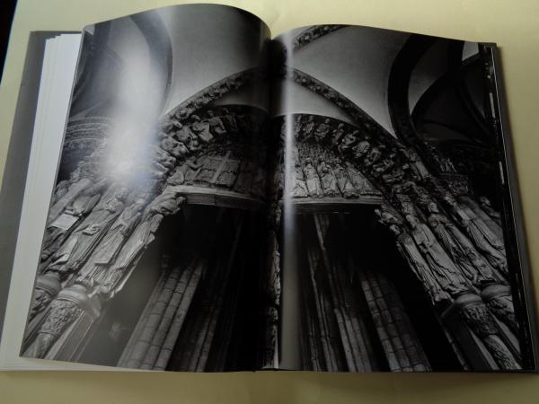 Dios. La Catedral de Santiago (Imaxes fotográficas de gran tamaño). Texto de Gonzalo Anes