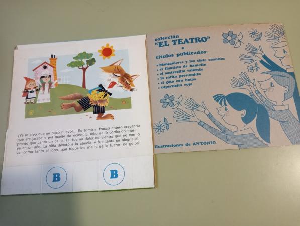Ediciones Stock Presenta: Blancanieves y los 7 enanitos - El flautista de Hamelin - La ratira presumida - El gato con botas - Caperucita roja