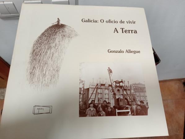 3 Volumes en estoxo da Coleccin Galicia: O oficio de vivir. A Terra / A Cidade / O Mar (Textos en galego-espaol-english)