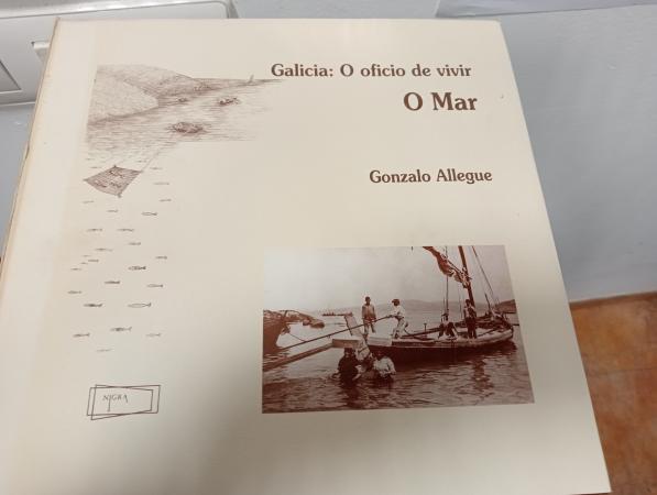 3 Volumes en estoxo da Coleccin Galicia: O oficio de vivir. A Terra / A Cidade / O Mar (Textos en galego-espaol-english)